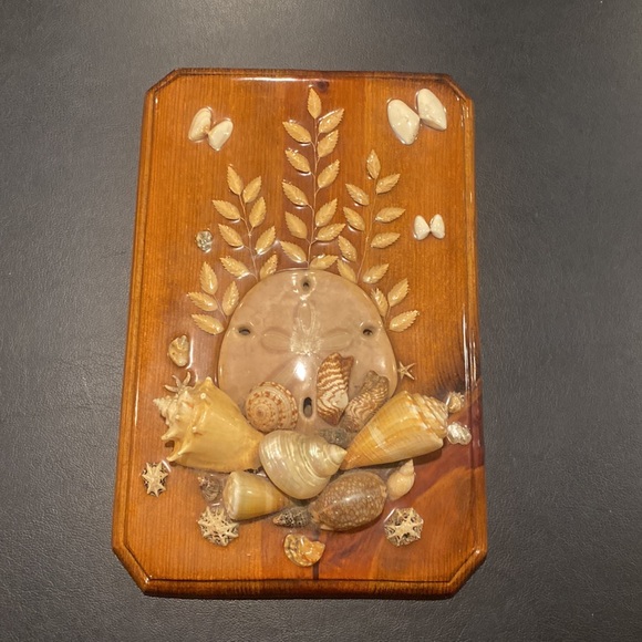 Vintage shell art wall hanging decor - Picture 3 of 6